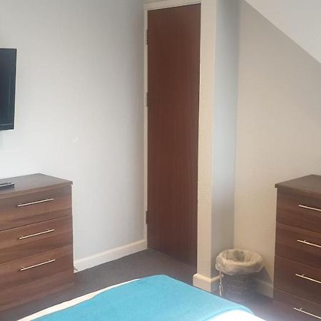 Lockinbar Holiday Apartments Tenby Bagian luar foto