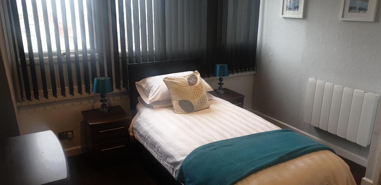 Lockinbar Holiday Apartments Tenby Bagian luar foto