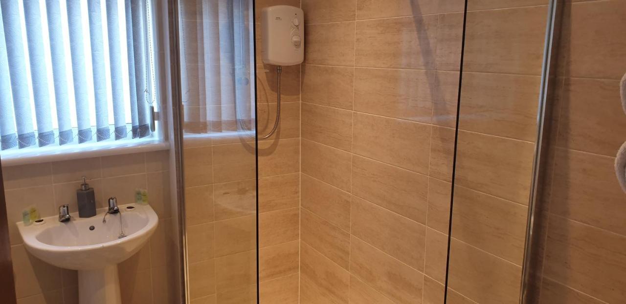 Lockinbar Holiday Apartments Tenby Bagian luar foto