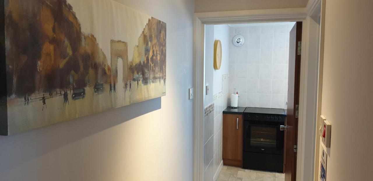 Lockinbar Holiday Apartments Tenby Bagian luar foto