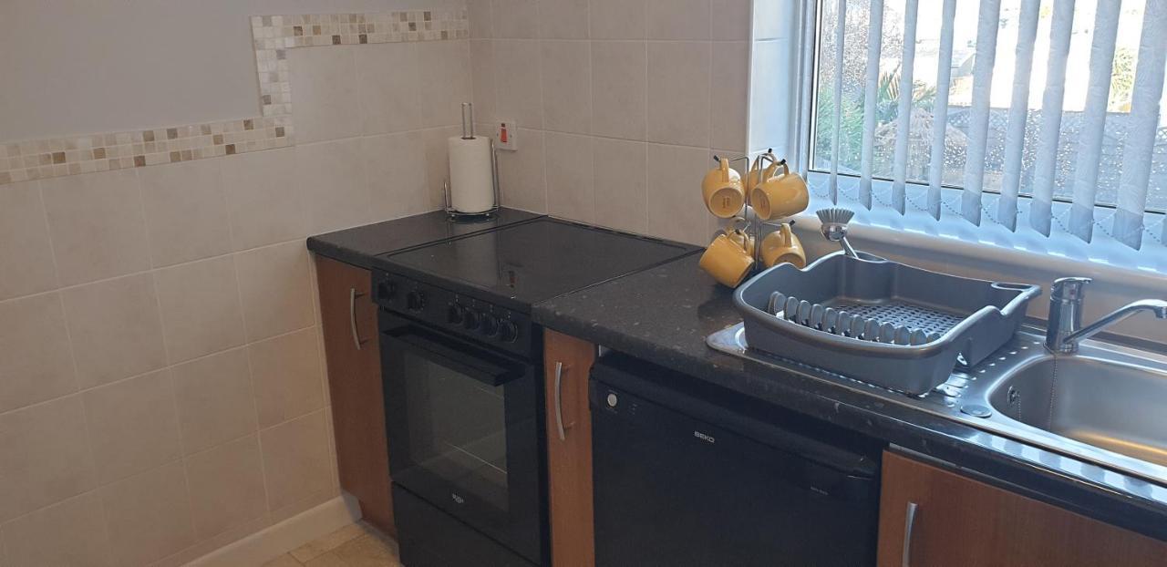 Lockinbar Holiday Apartments Tenby Bagian luar foto