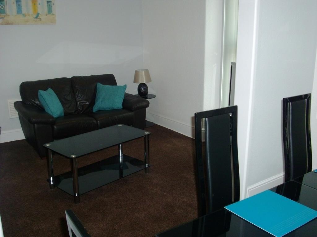 Lockinbar Holiday Apartments Tenby Bagian luar foto