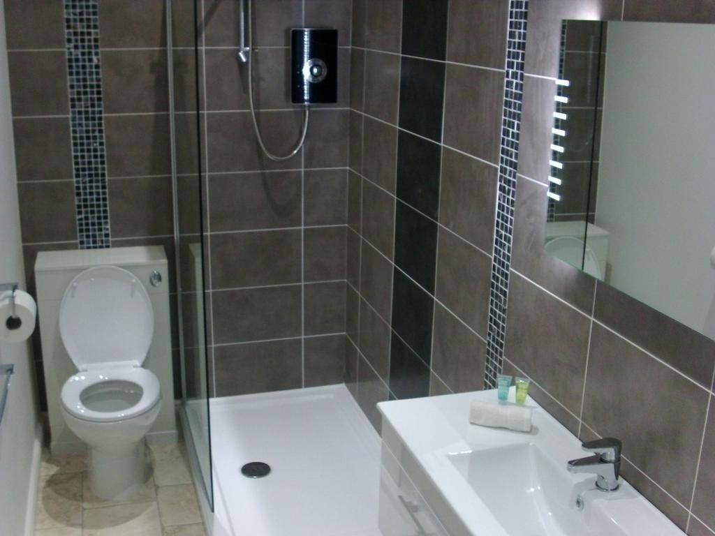 Lockinbar Holiday Apartments Tenby Bagian luar foto
