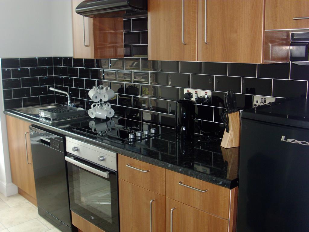 Lockinbar Holiday Apartments Tenby Bagian luar foto