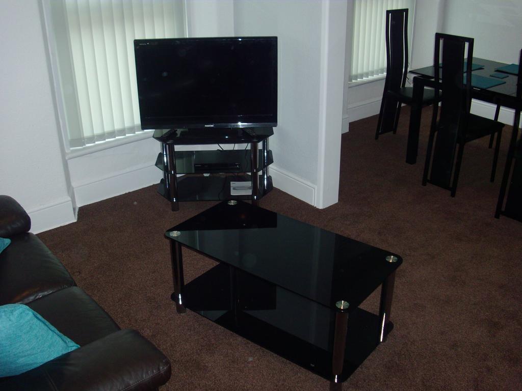 Lockinbar Holiday Apartments Tenby Bagian luar foto