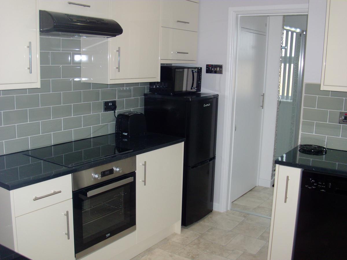 Lockinbar Holiday Apartments Tenby Bagian luar foto