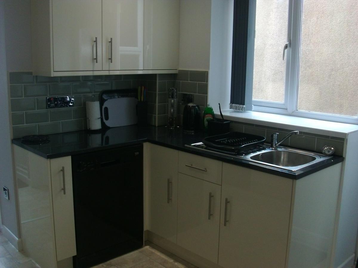 Lockinbar Holiday Apartments Tenby Bagian luar foto
