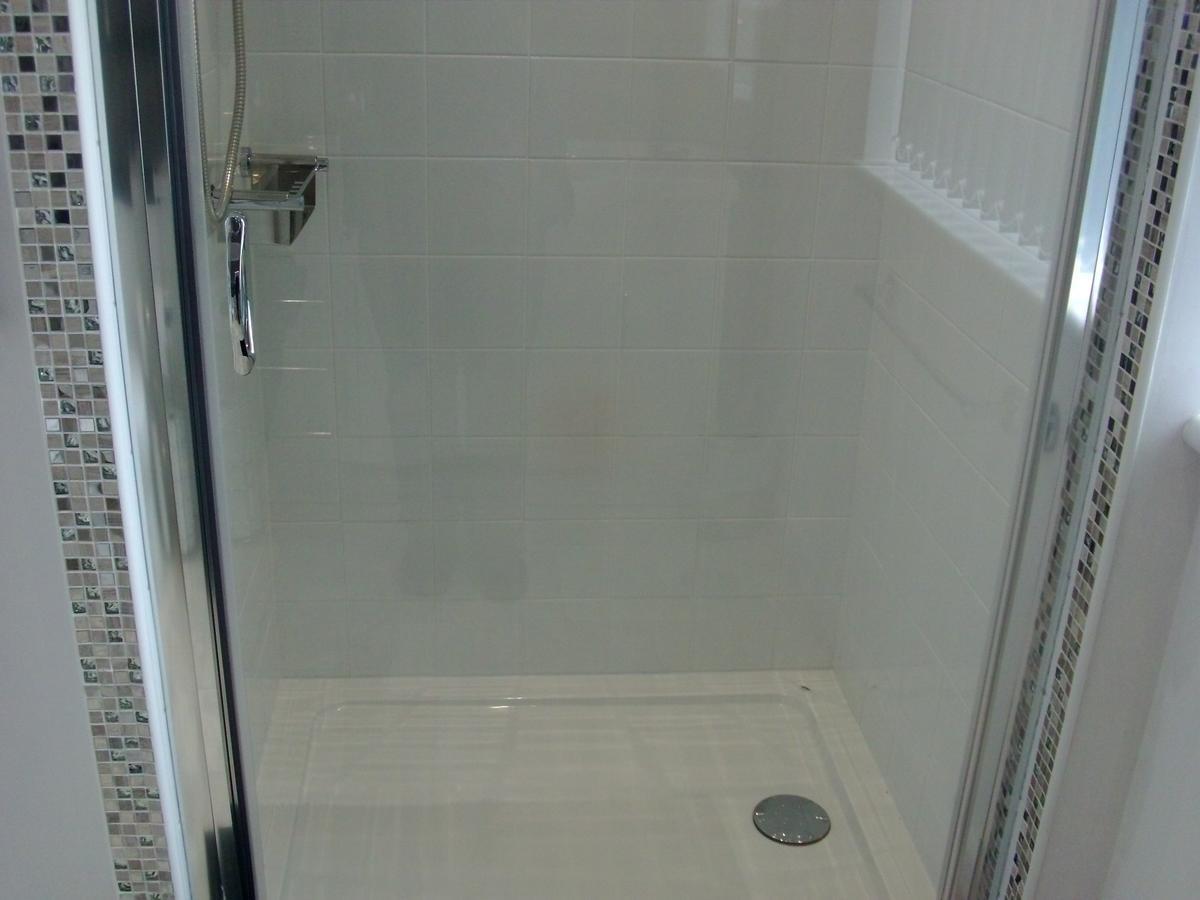 Lockinbar Holiday Apartments Tenby Bagian luar foto