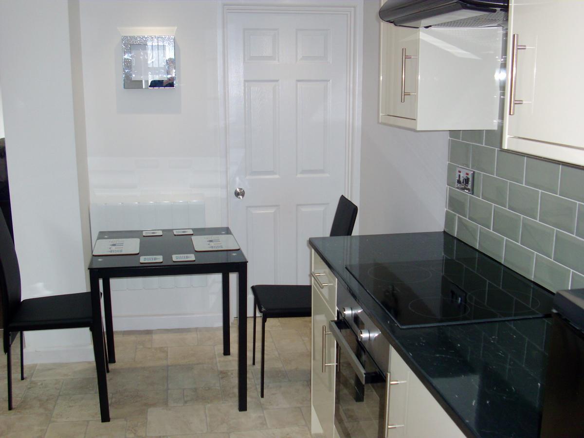 Lockinbar Holiday Apartments Tenby Bagian luar foto
