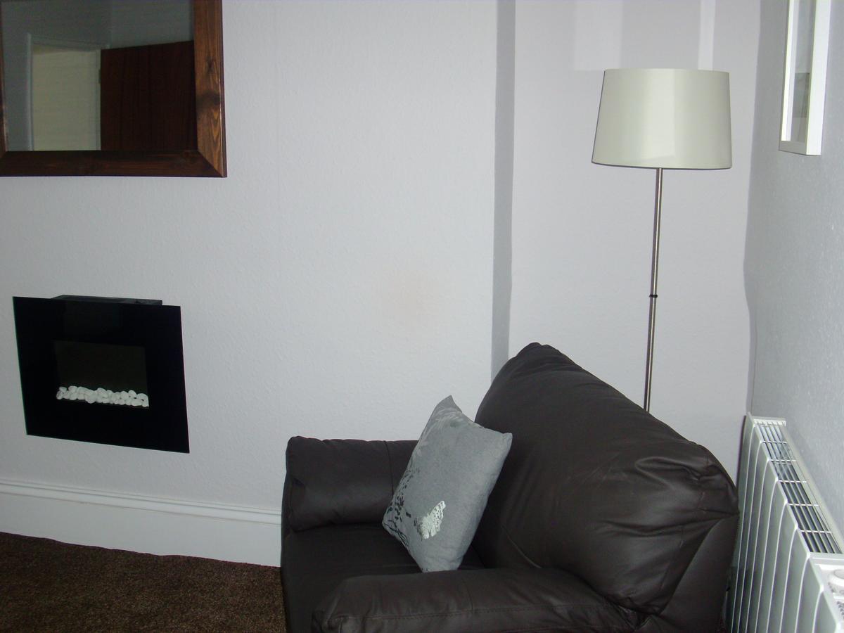 Lockinbar Holiday Apartments Tenby Bagian luar foto