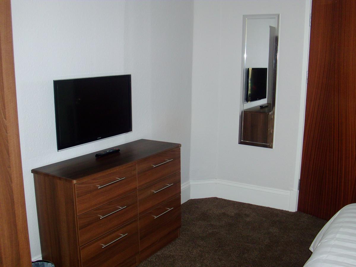 Lockinbar Holiday Apartments Tenby Bagian luar foto